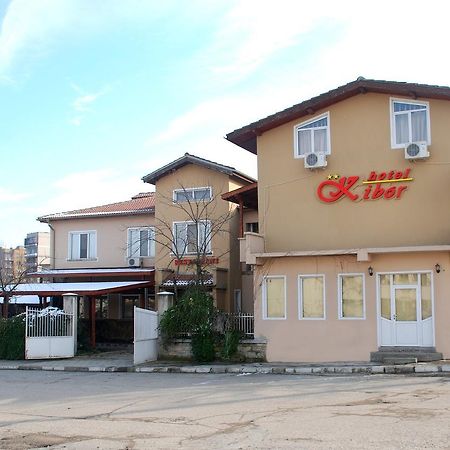 Hotel Kibor Gulubovo  Экстерьер фото