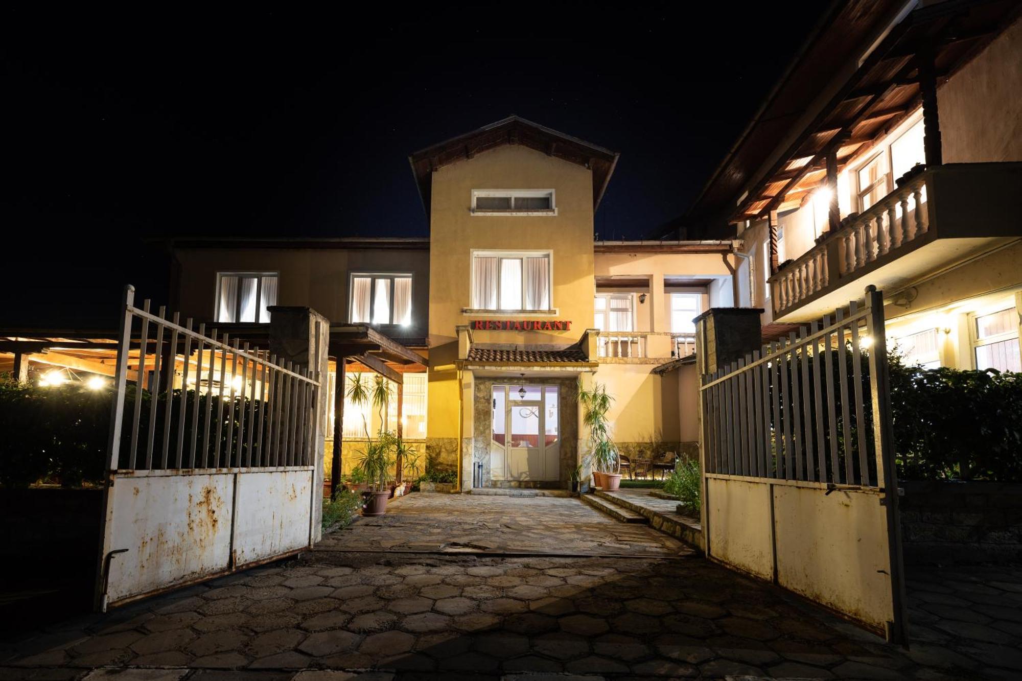 Hotel Kibor Gulubovo  Экстерьер фото