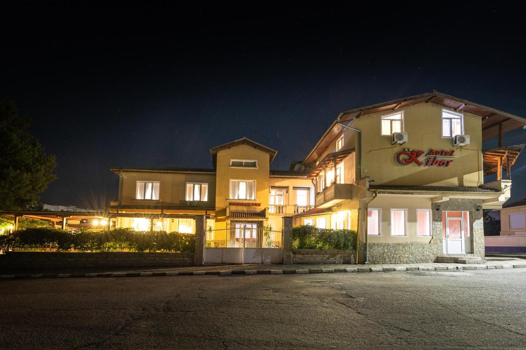 Hotel Kibor Gulubovo  Экстерьер фото
